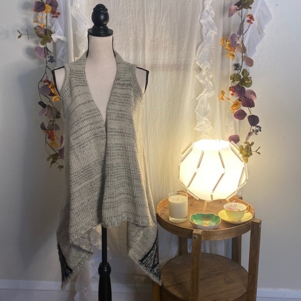 BCBGMaxAzria Tan Knit Sweater‎ Sleeveless Cardigan Size Small
